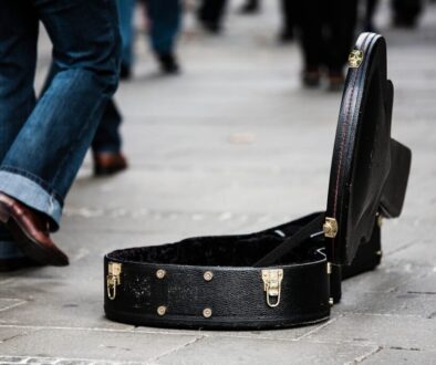 guitar case street musician donate 485112